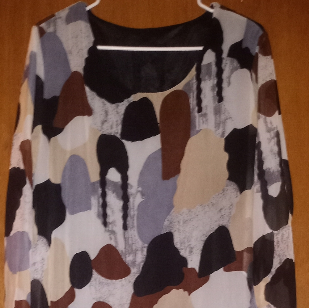 This is a long beautiful dress not a hundred percent sure on the size